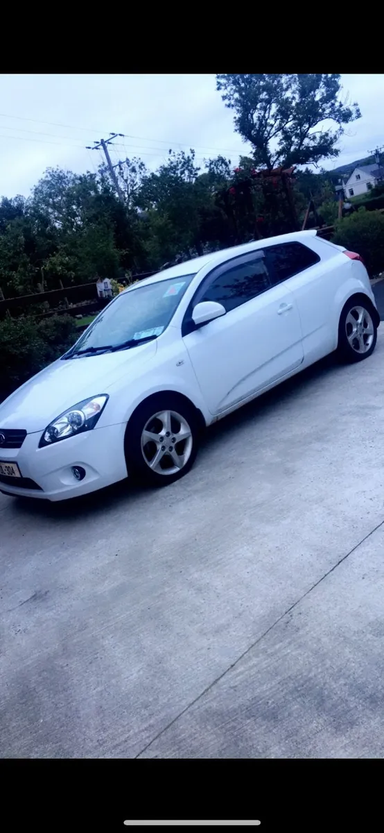 Kia Ceed 2010 - Image 4