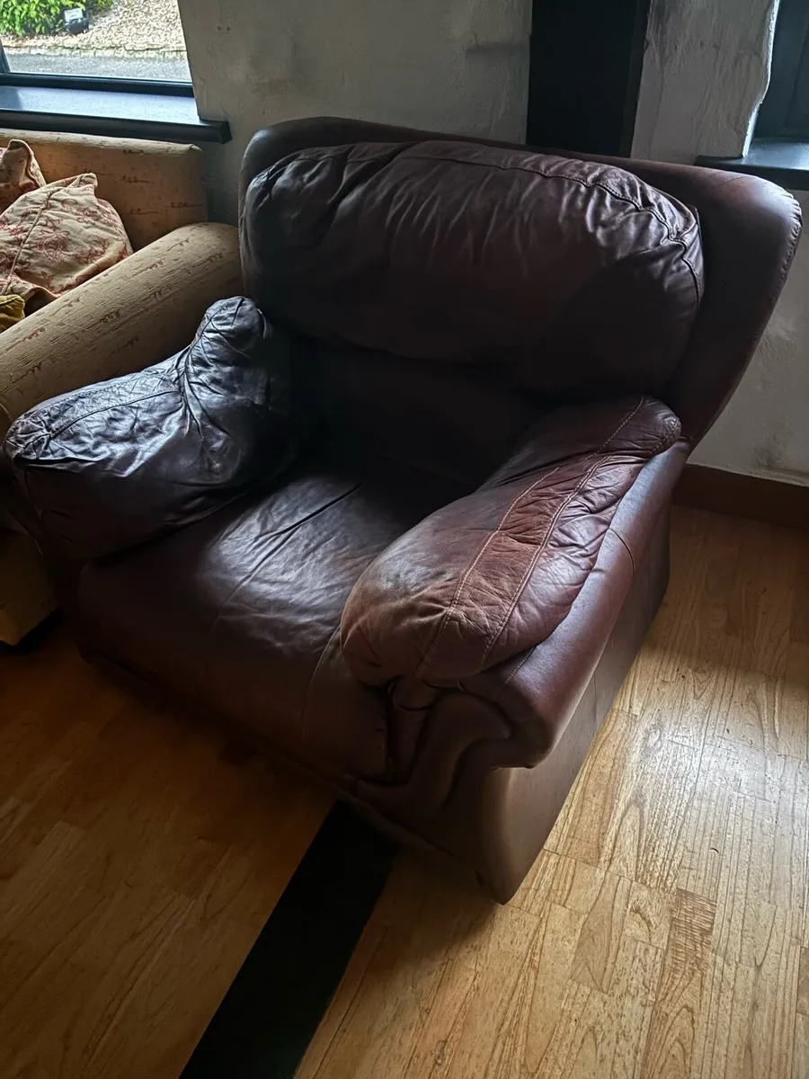 Couches - Image 2