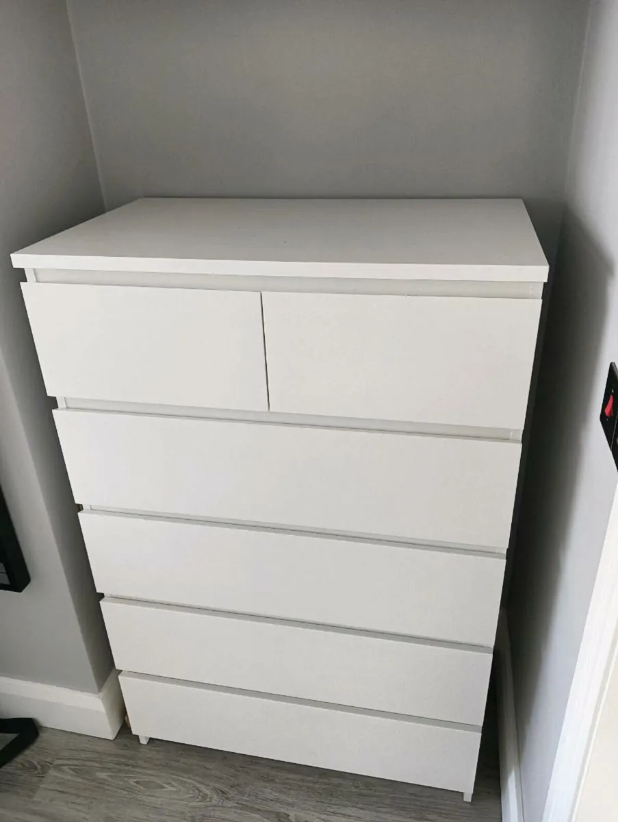 Chest of drawers - Image 1