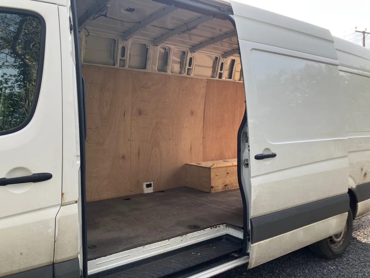 Volkswagen Crafter 2017 - Image 2