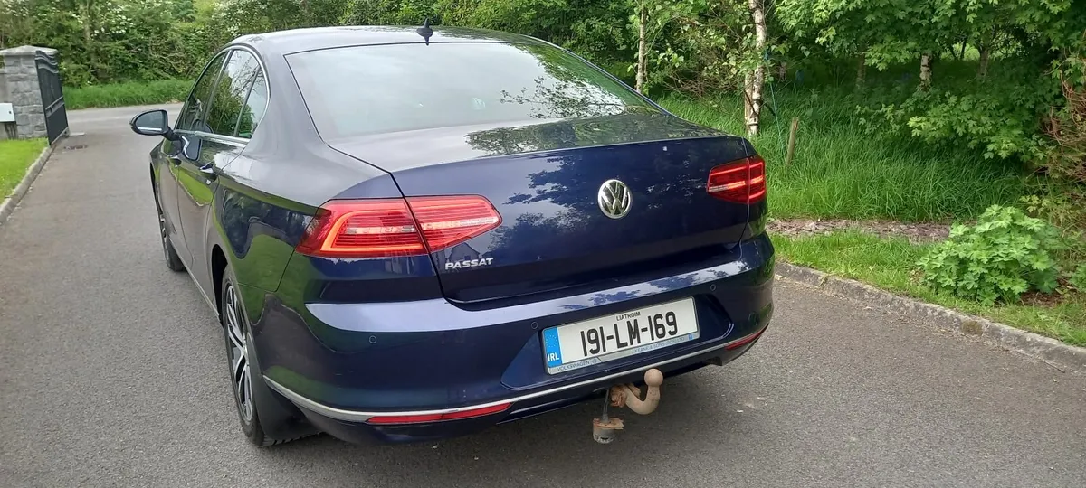 Volkswagen Passat 2019 - Image 2