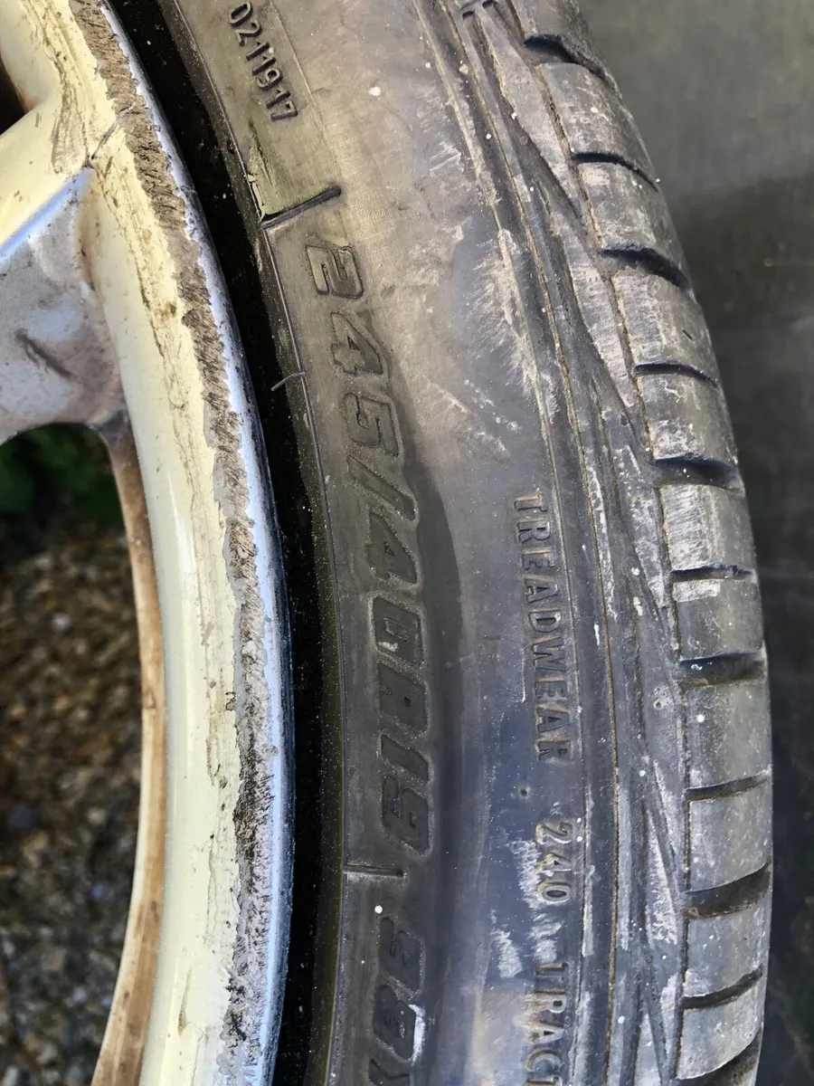 Run flat tyre - Image 1