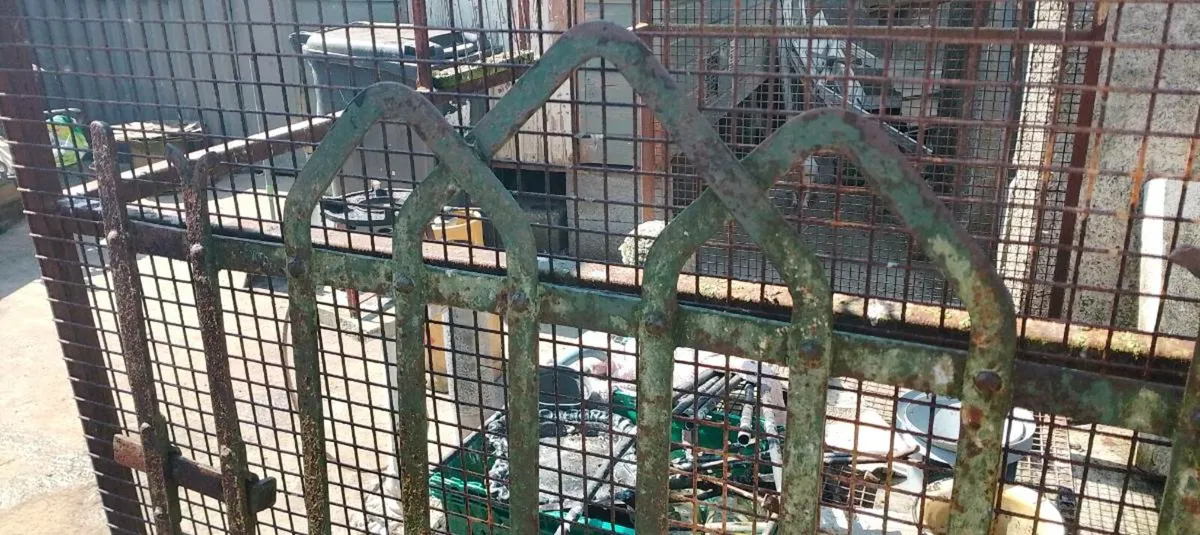 Gothic gate - Image 3