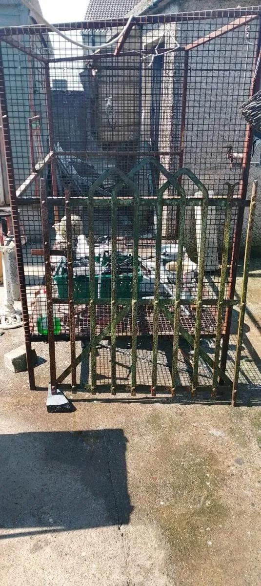 Gothic gate - Image 4