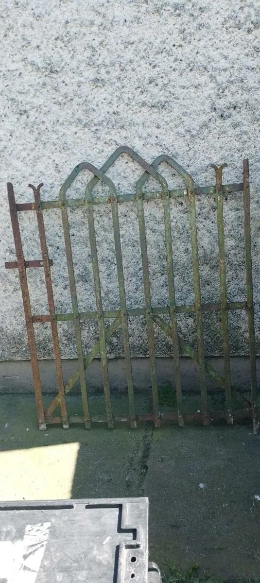 Gothic gate - Image 2
