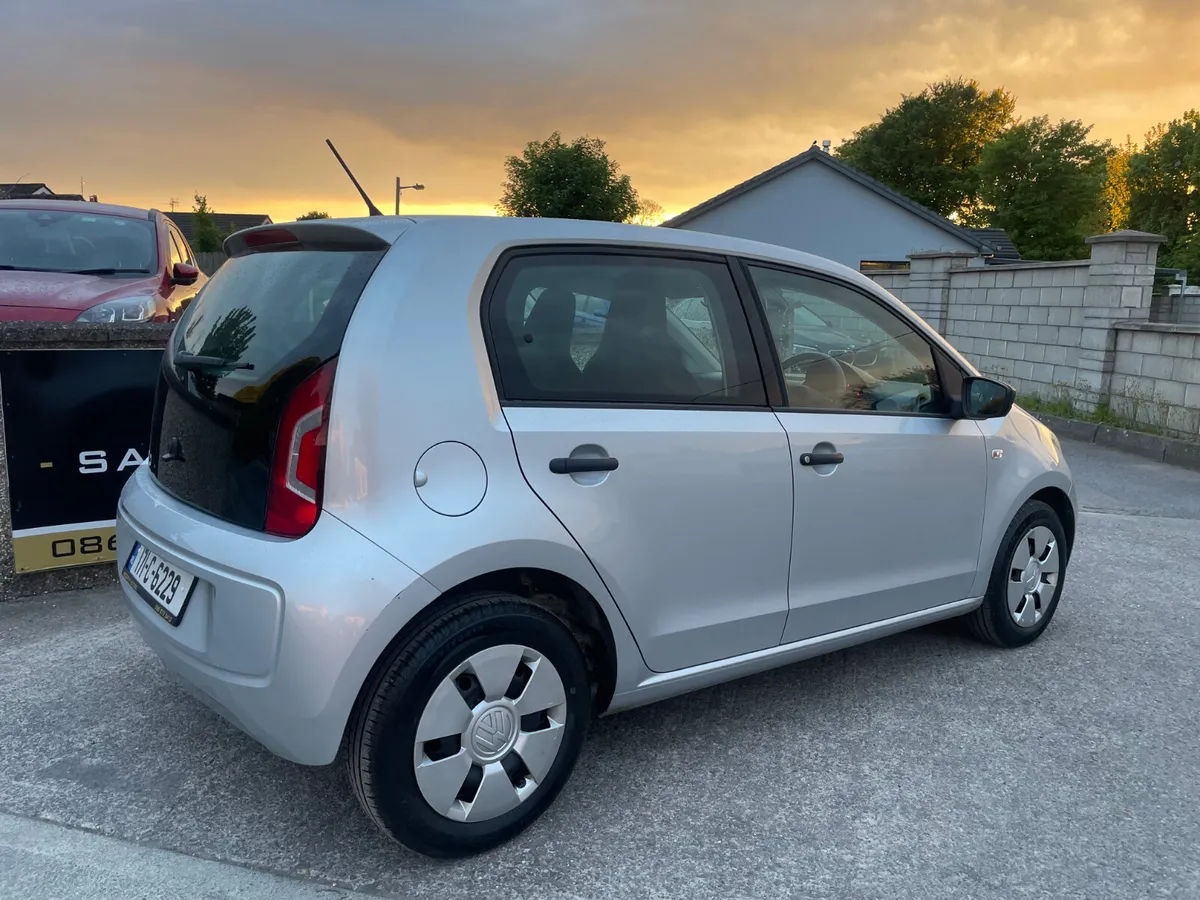 Volkswagen Up 1.0 - Image 2