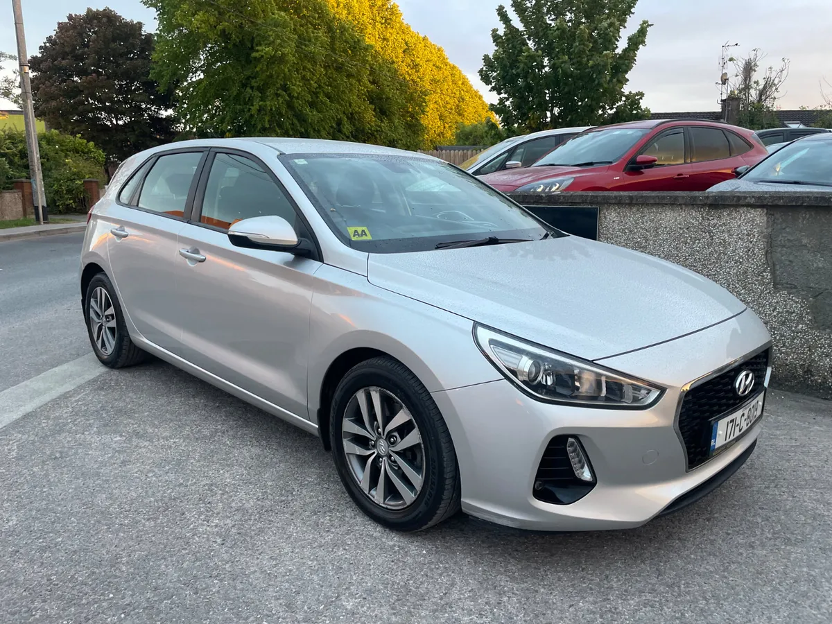 Hyundai i30 Delux Low milage - Image 2