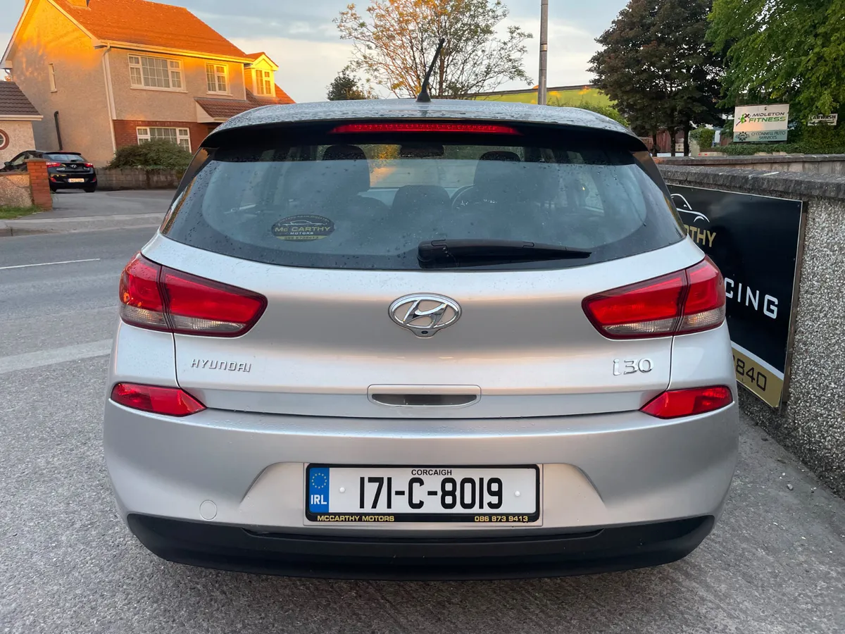 Hyundai i30 Delux Low milage - Image 4
