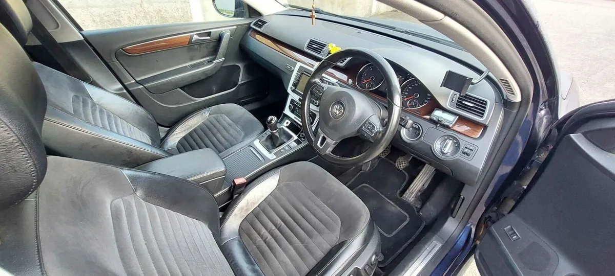 VW Passat B7 - Image 2