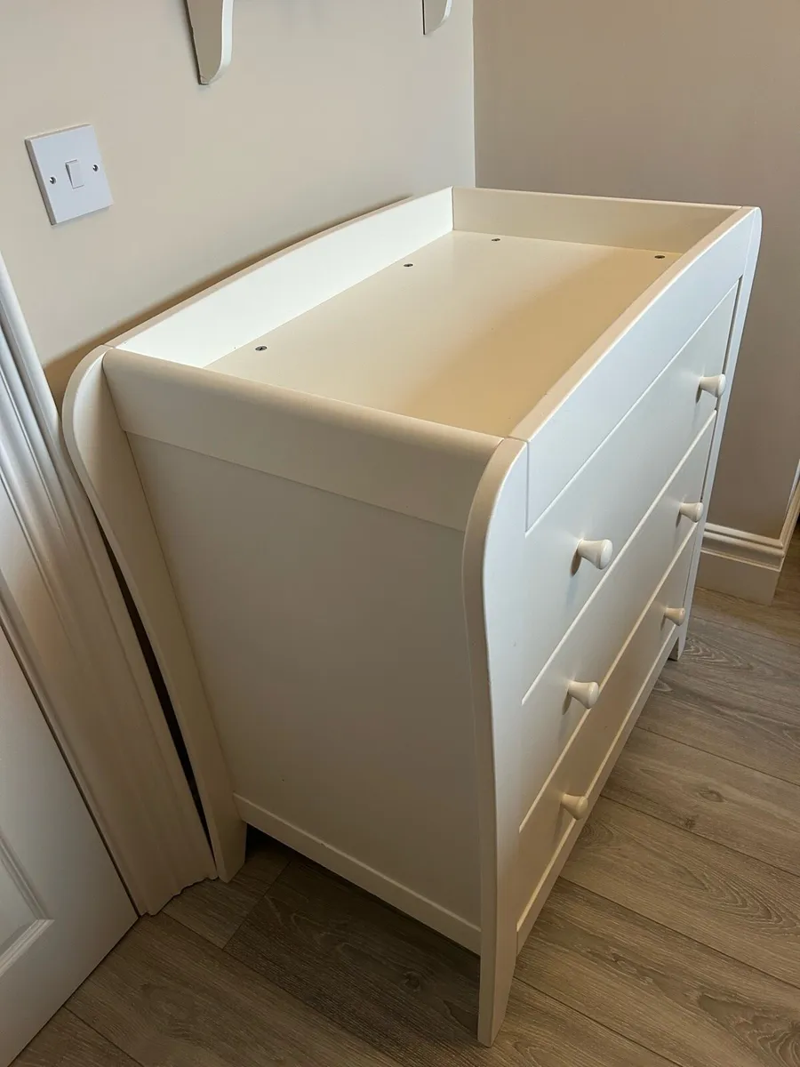 Mama’s and papa’s wardrobe and changing table - Image 2