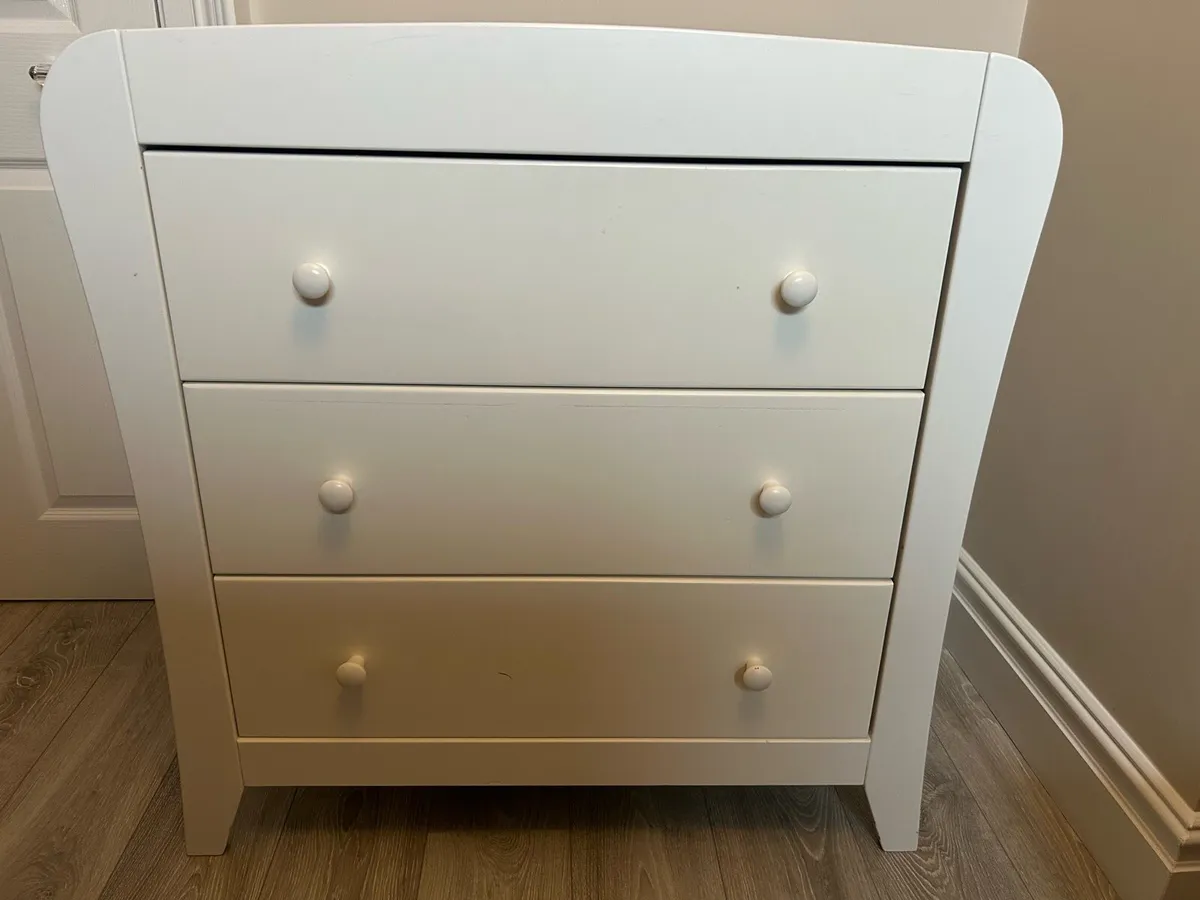 Mama’s and papa’s wardrobe and changing table - Image 3