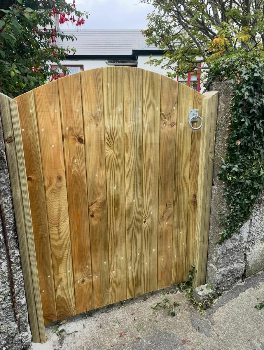 Wooden Gates and Fencing - Image 3
