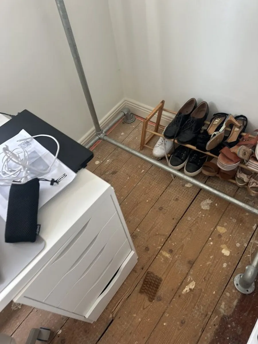 Sturdy clothes rails - Image 2