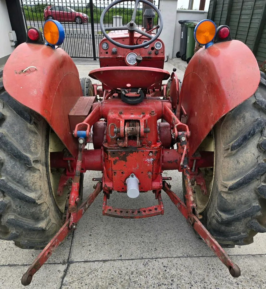 International b414 - Image 3
