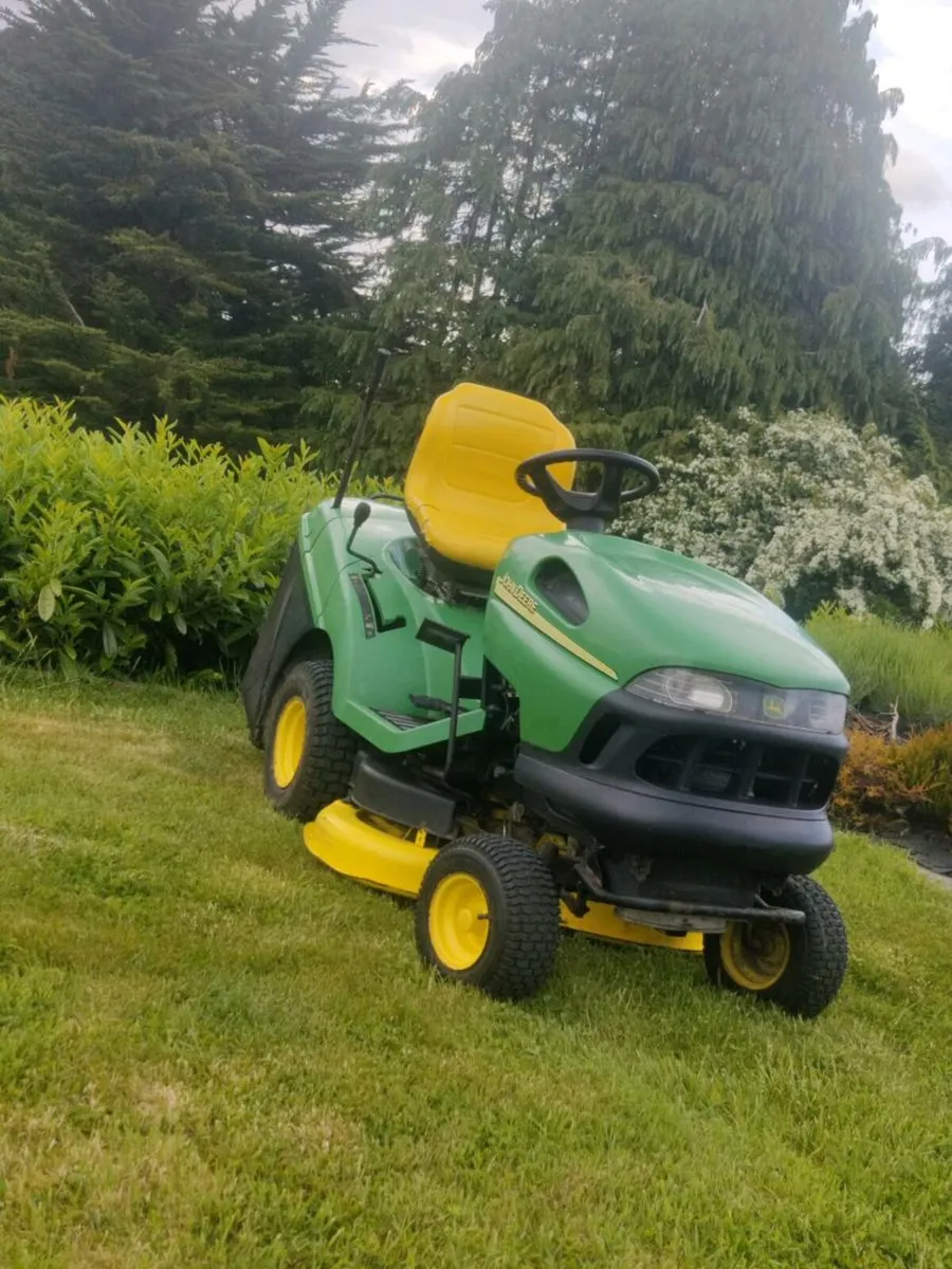 John Deere tractor lawnmower - Image 1
