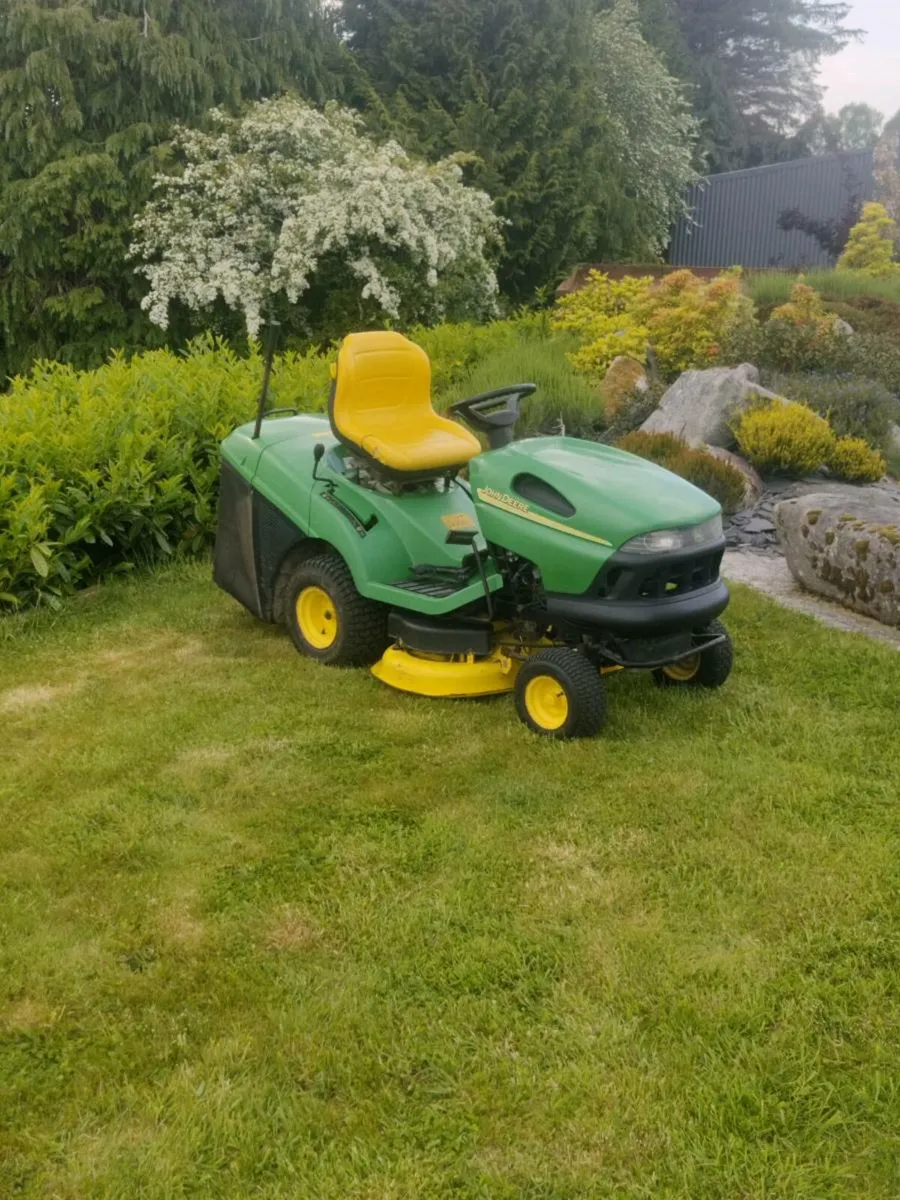 John Deere tractor lawnmower - Image 2