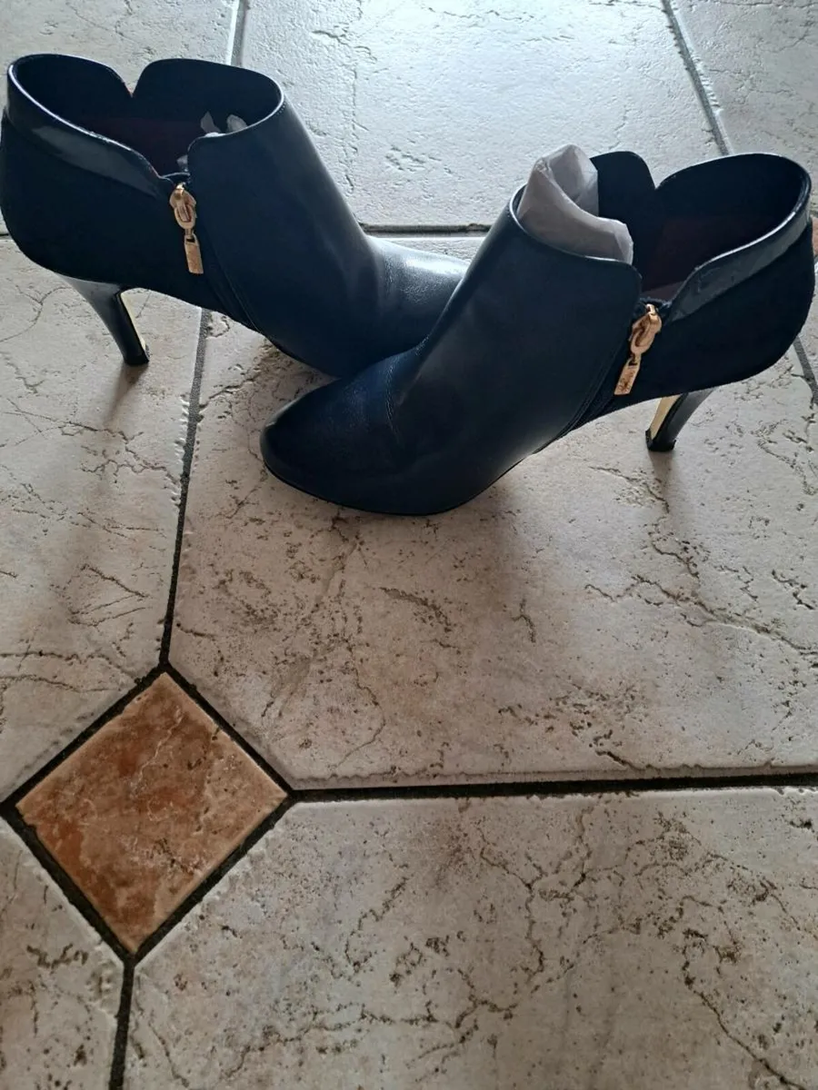 Ladies ankle boots - Image 1