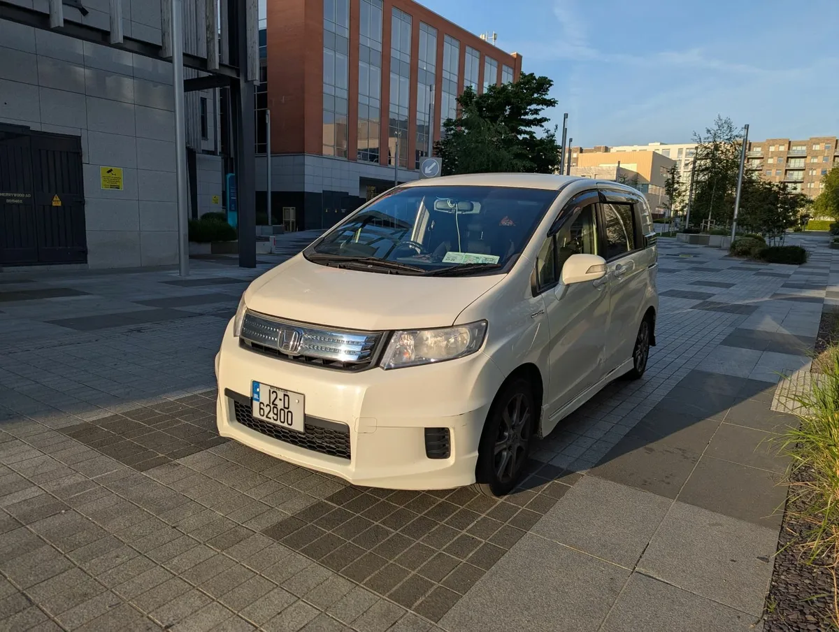 2012 Honda Freed Spike Hybrid Automatic CAMPER VAN - Image 2