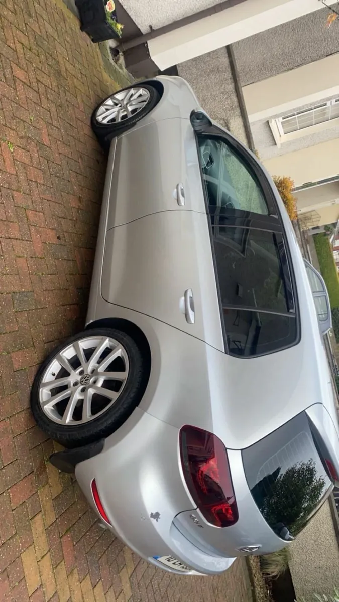 Volkswagen Golf 2010 - Image 1
