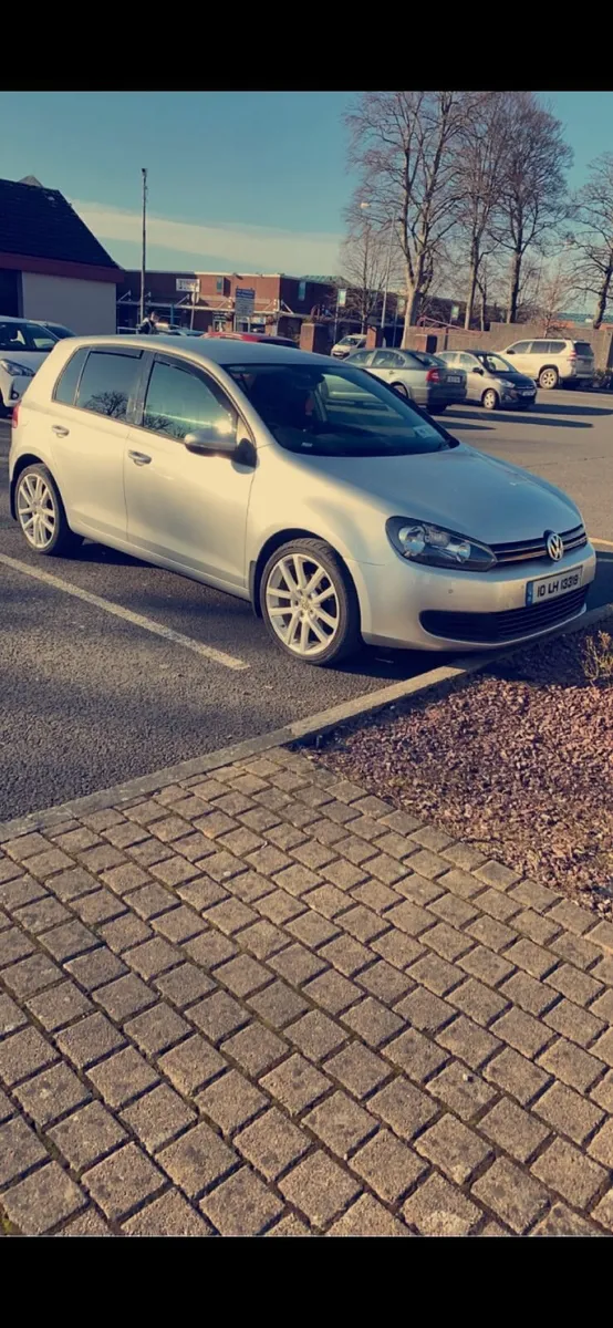 Volkswagen Golf 2010 - Image 2