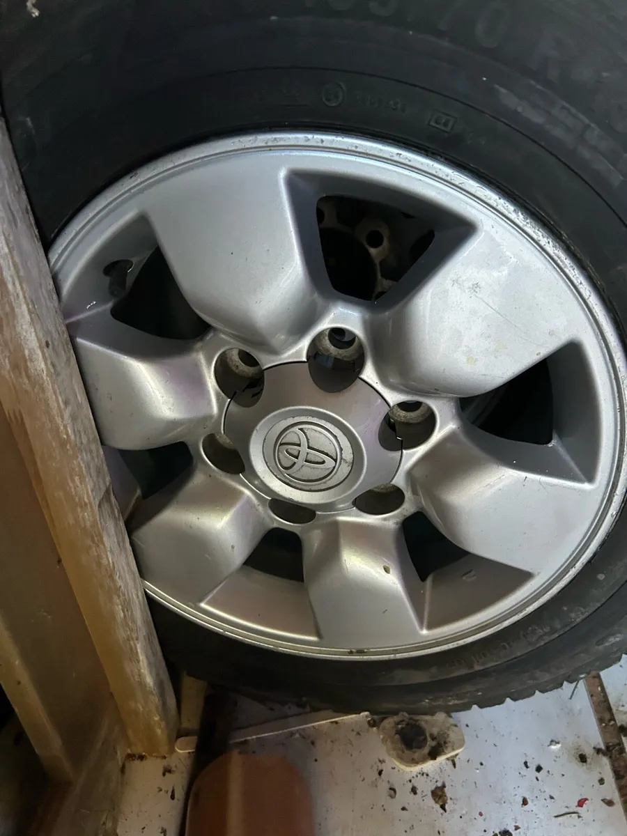 Toyota Comercial alloy wheels - Image 1