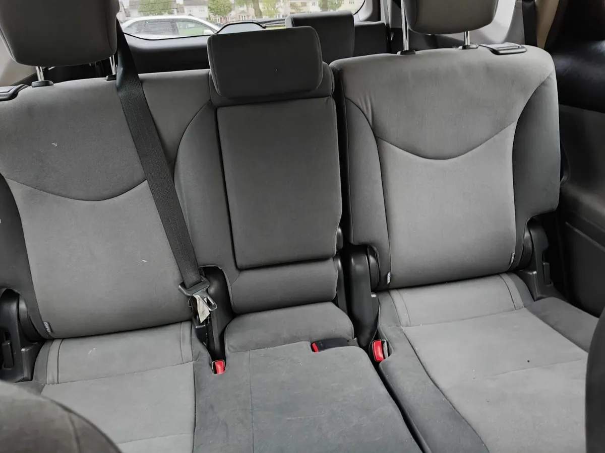 Toyota Prius 2013 , 7 seater - Image 3