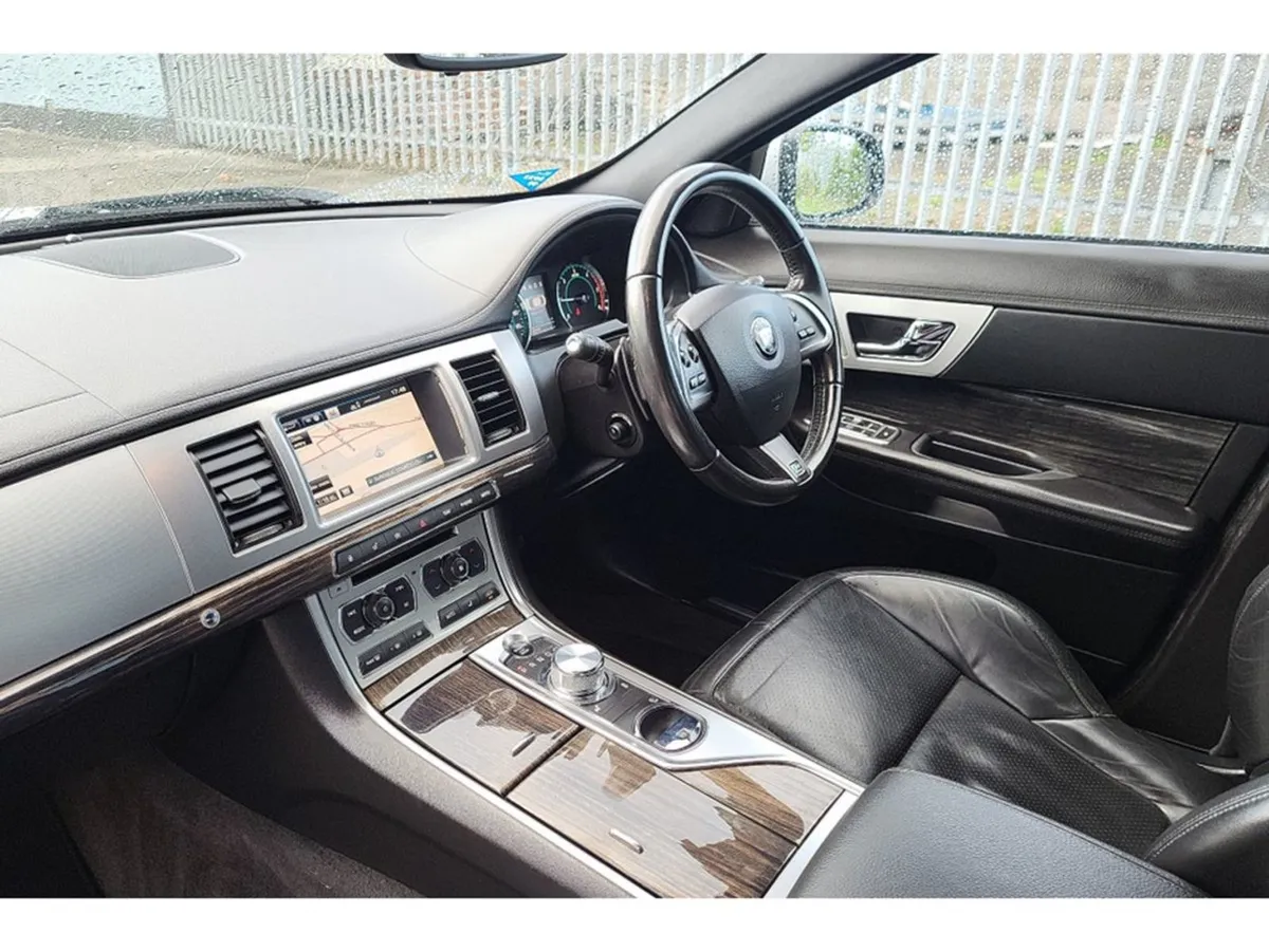 Jaguar XF 2.2d R-sport 200BHP Auto  full Leather - Image 3