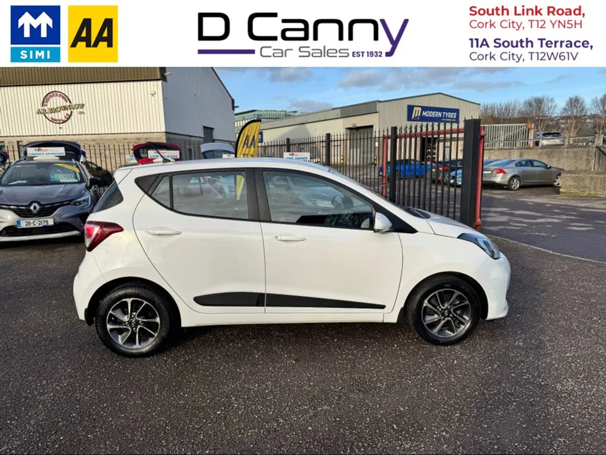 Hyundai i10 Deluxe 4DR - Image 4