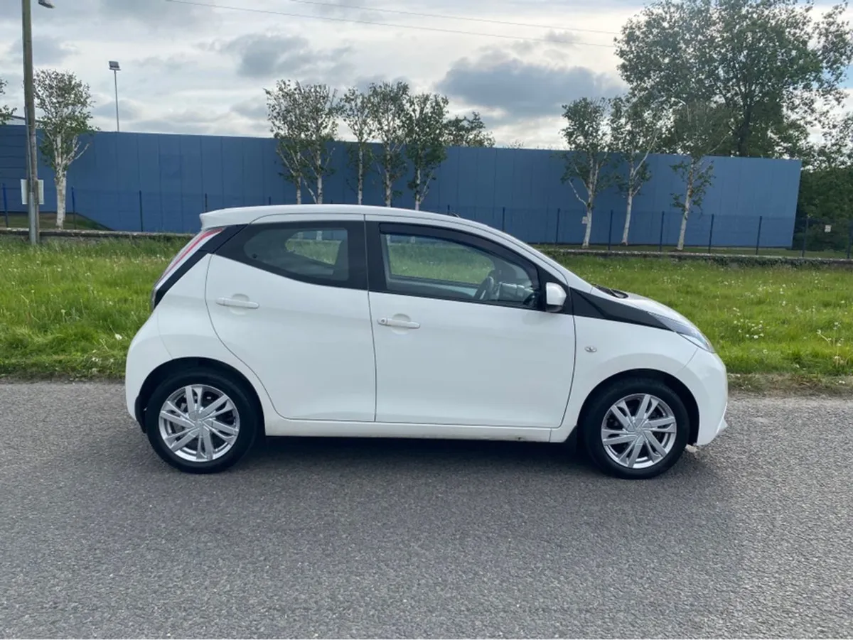 Toyota AYGO 1.0 X-play 4DR - Image 4