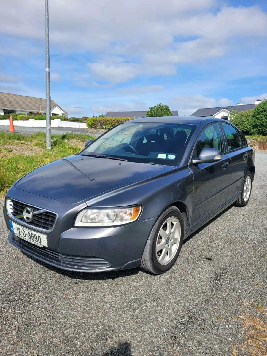 2012 volvo S40 - Image 2