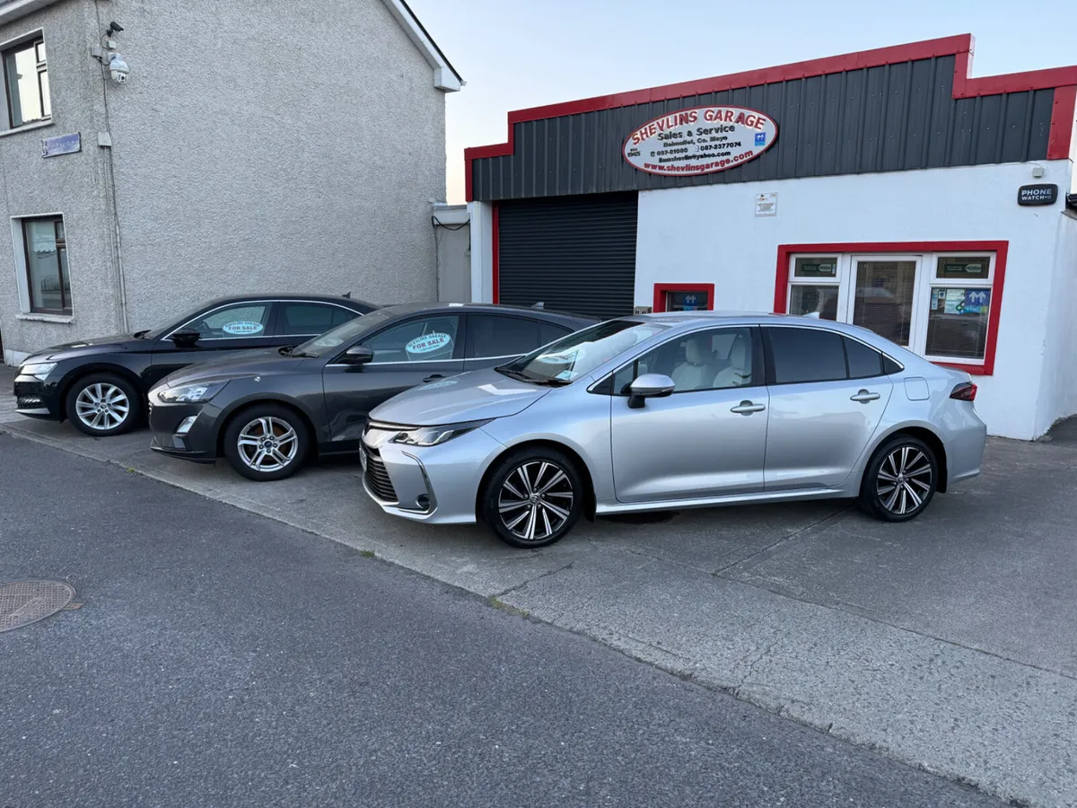 2022 Toyota Corolla 1.8 Hybrid Auto Luna Sport Sal - Image 2