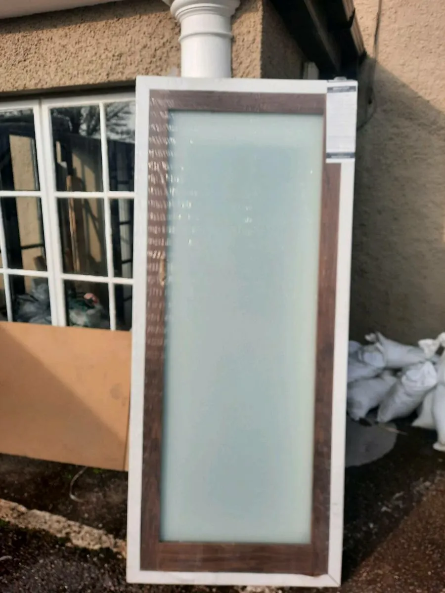 Deanta Walnut Shaker Frosted Glass door 80x34 - Image 4
