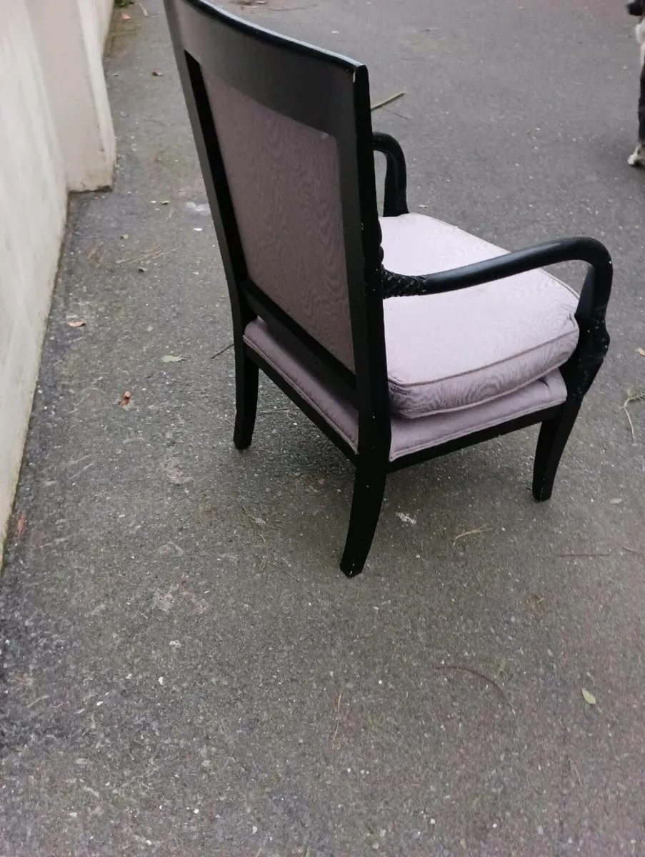 Lovely side chair , unusual prints on handles - Image 4