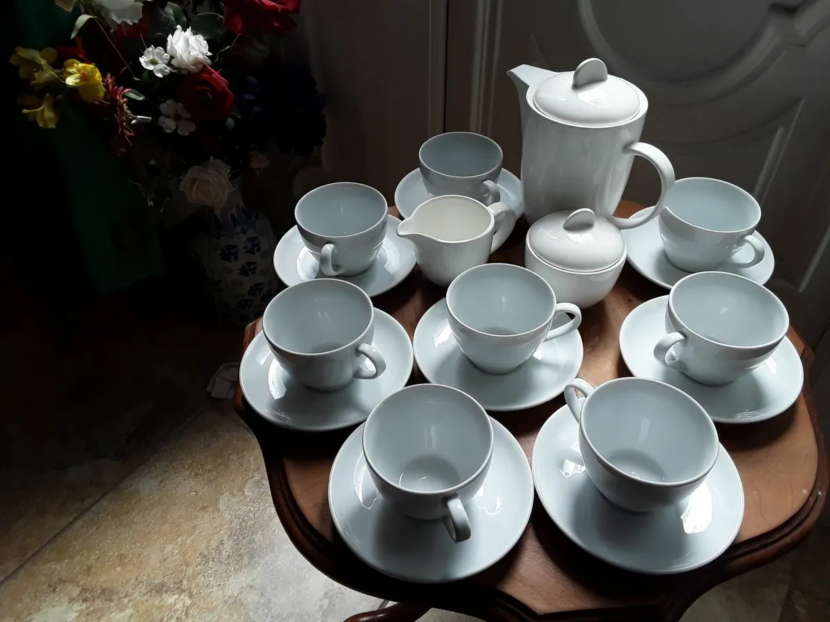 Crockery set cups saucers jug sugar bowl coffee po