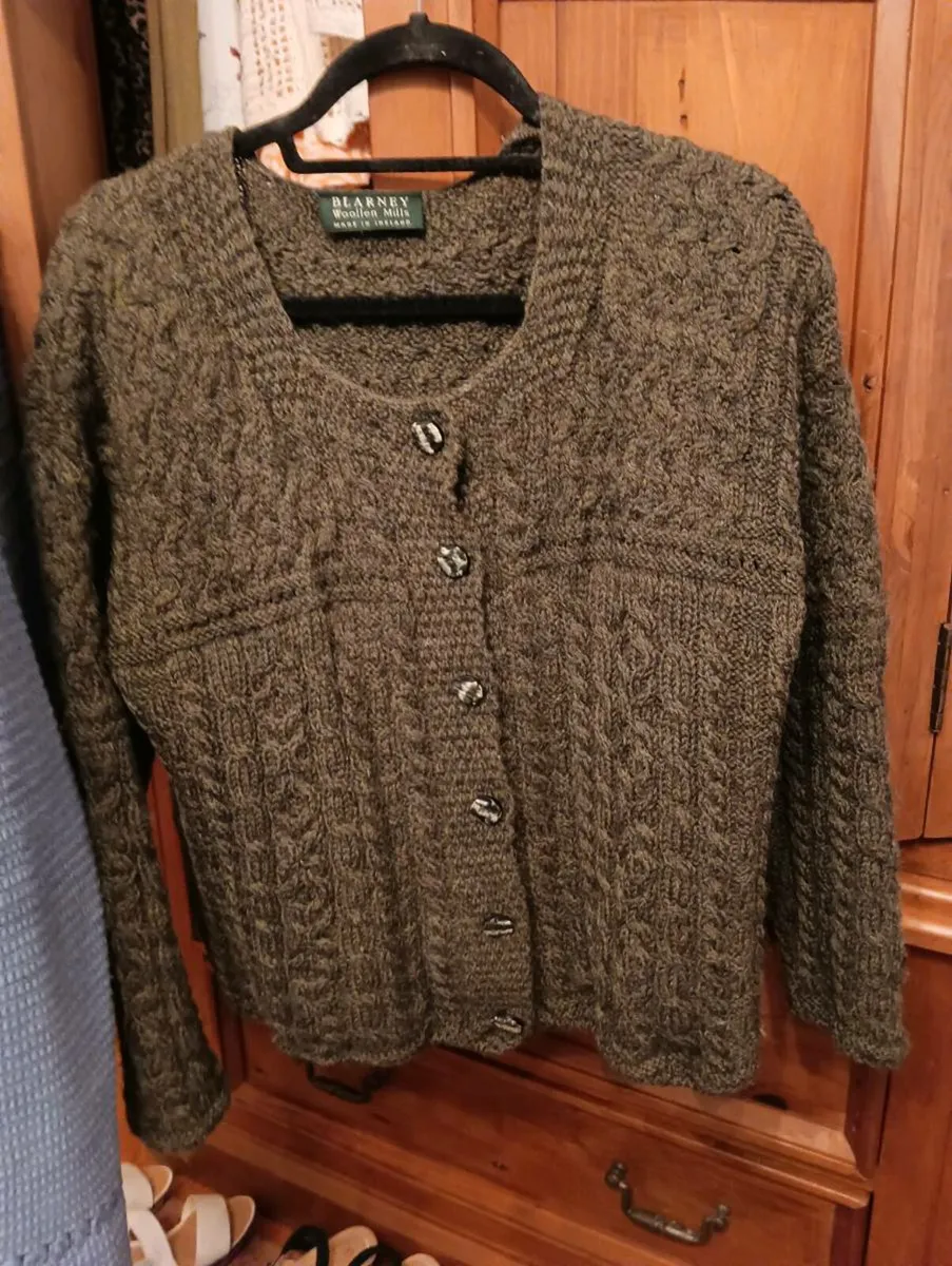 Beautiful 100% kakie green wool cardigan.med - Image 1