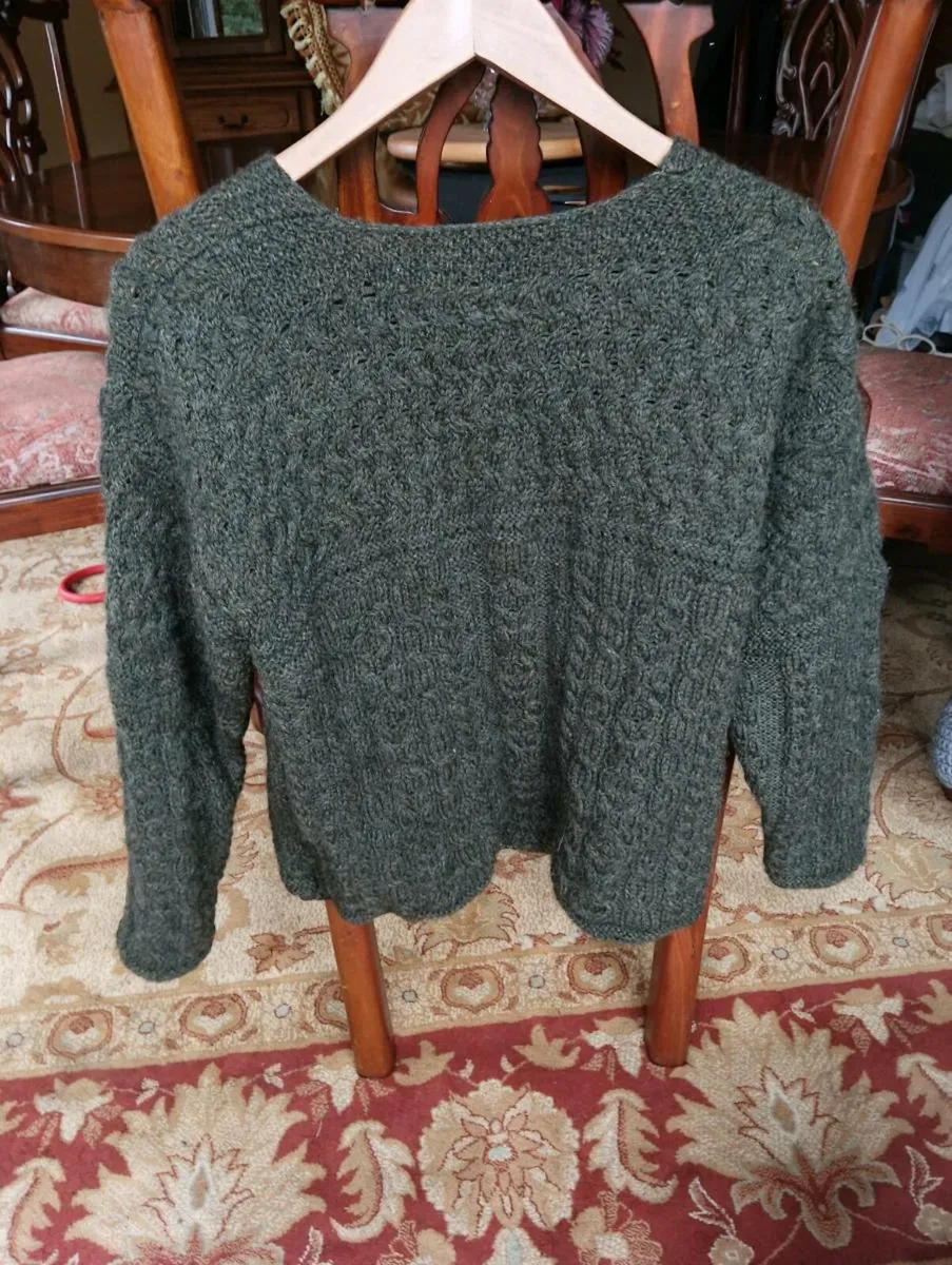 Beautiful 100% kakie green wool cardigan.med - Image 2