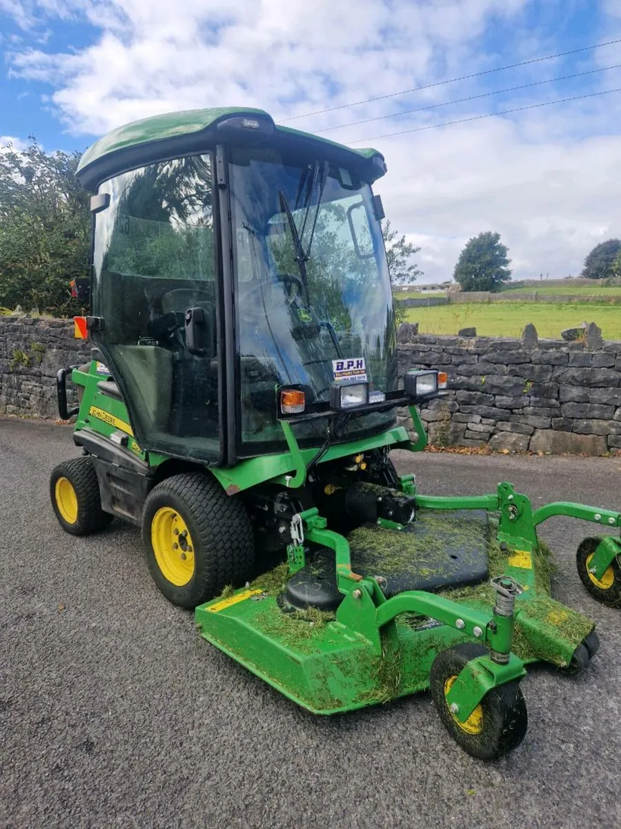 John Deere compact Tractor mower - Image 2