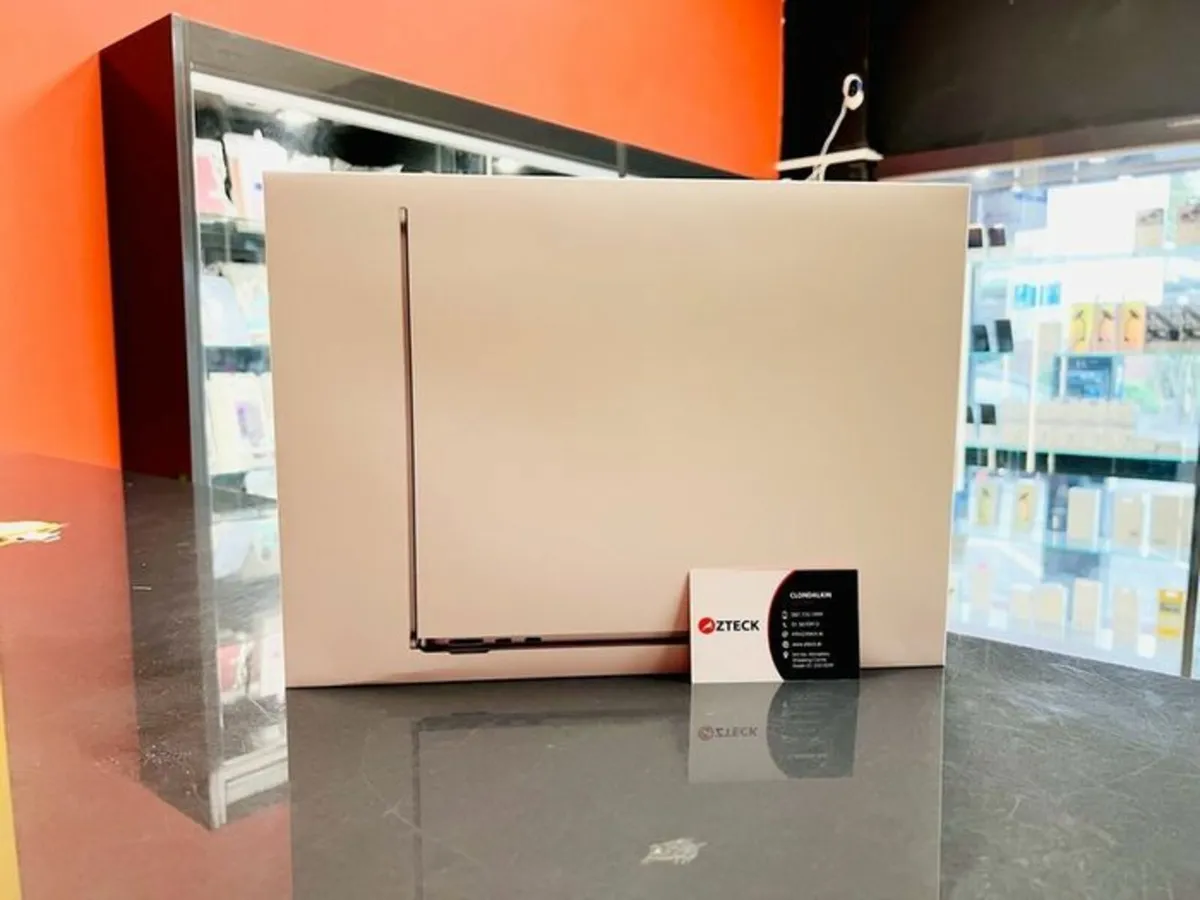 Macbook Air M3 16gb ram 256gb