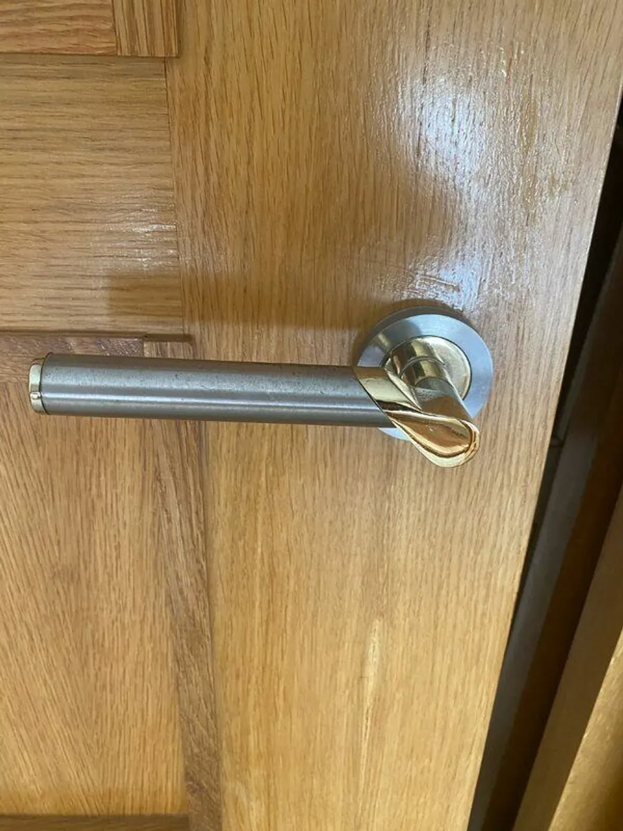 Solid Oak Doors, Fittings & Frames - Image 2