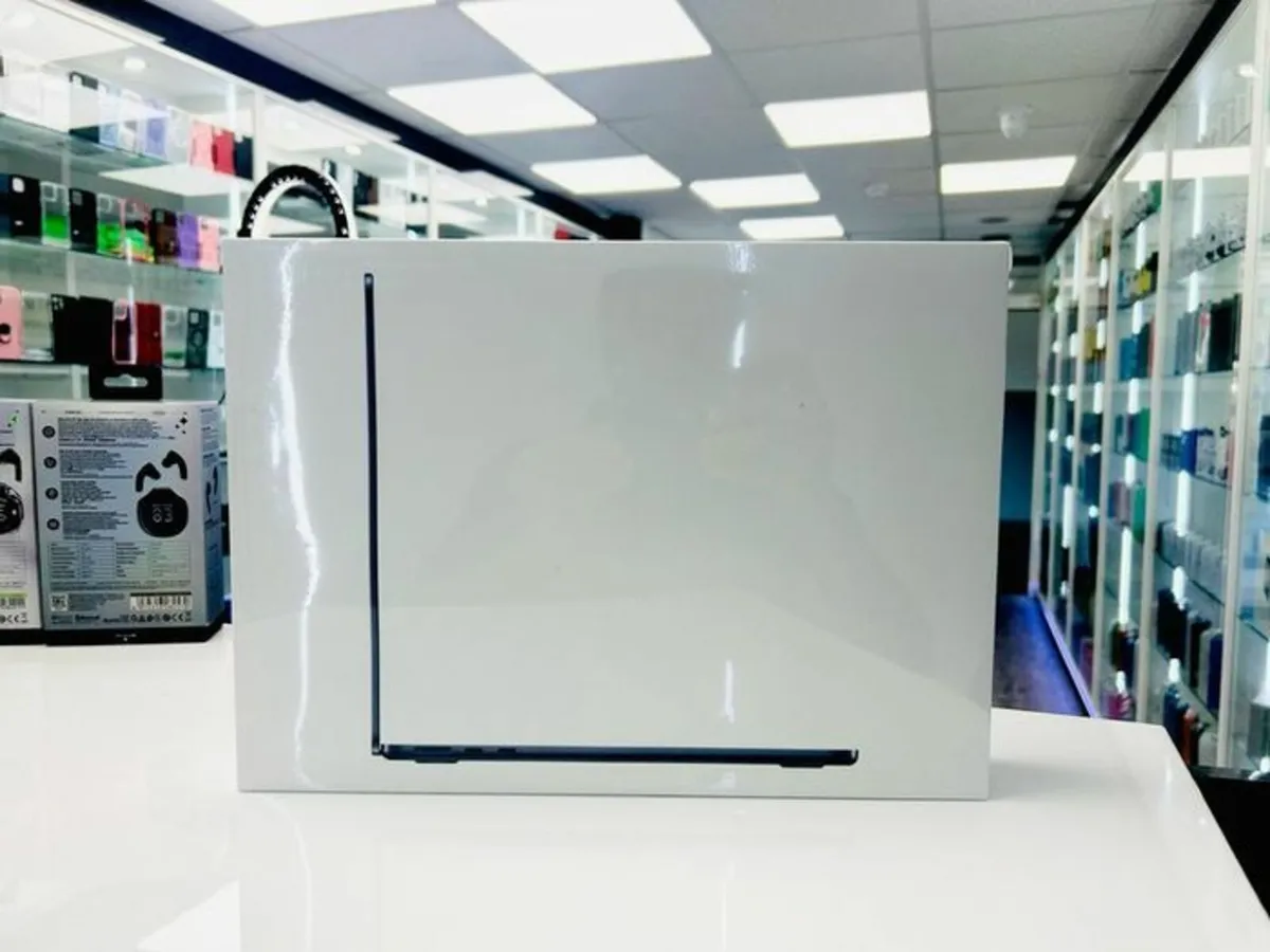 MacBook Air M3 16gb ram 256gb
