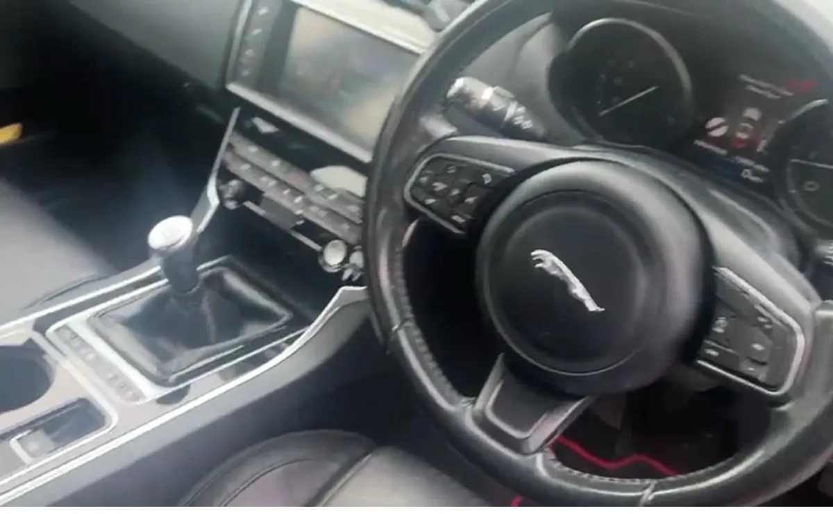 JAGUAR XE PORTFOLIO D//1 YEAR ROAD TAX// - Image 3