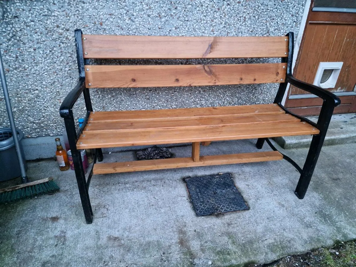 Cast iron garden bench - Image 1