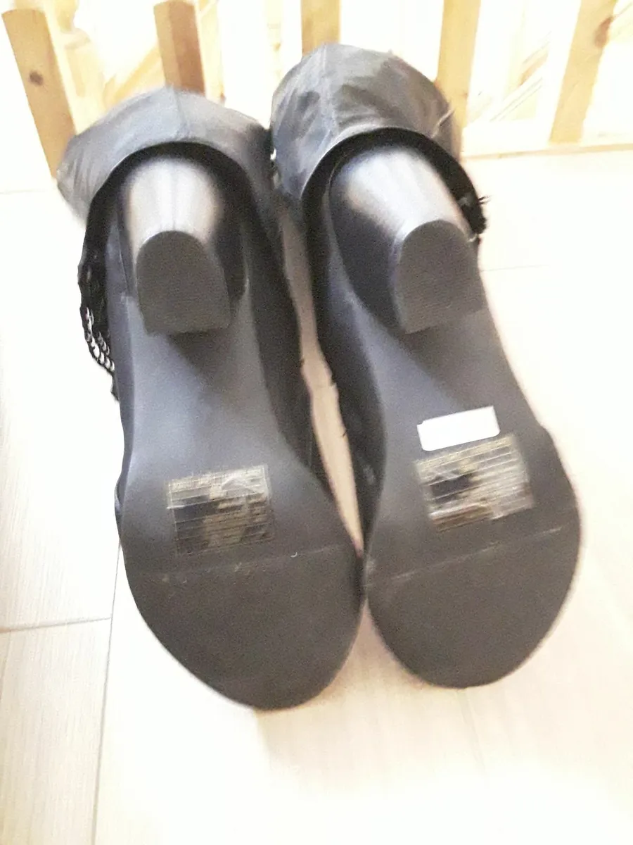 Brand new ladies black large zipped boots size 8 - Image 3