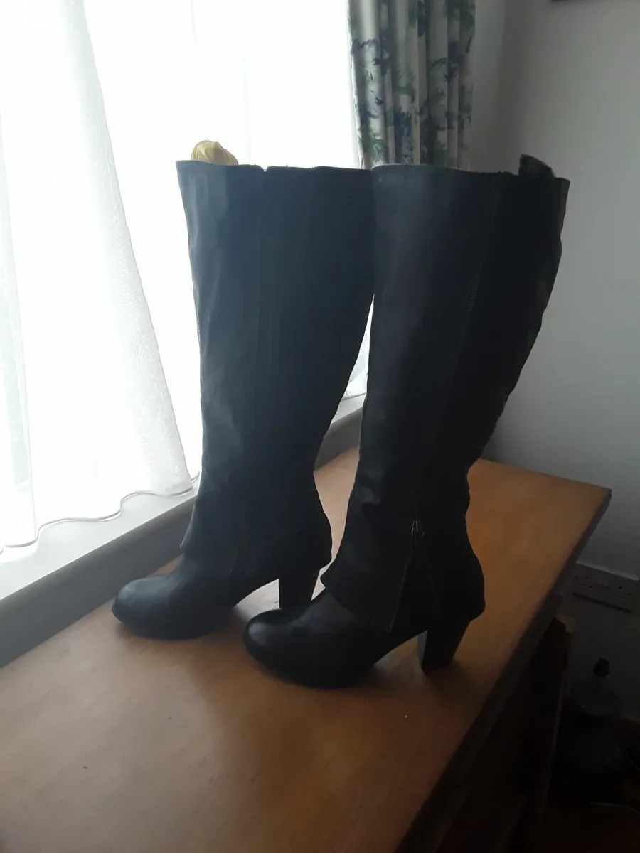 Brand new ladies black large zipped boots size 8 - Image 4