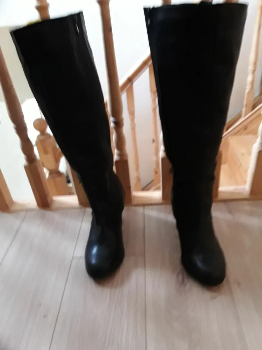 Brand new ladies black large zipped boots size 8 - Image 1
