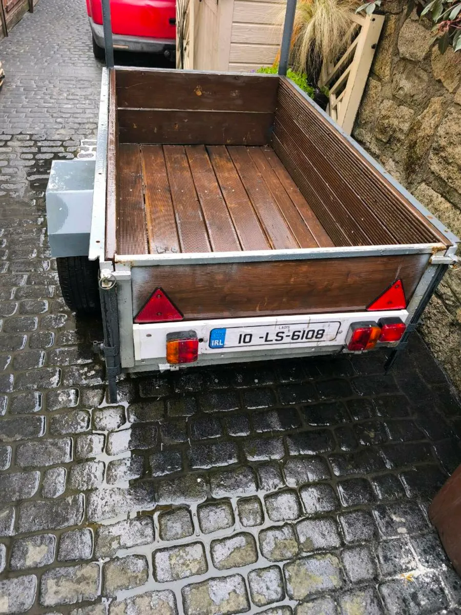 Trailer - Image 1