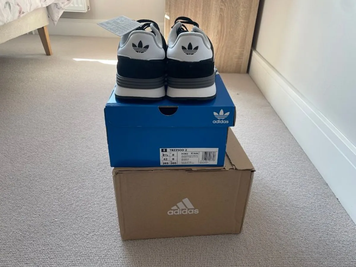Adidas trainers - brand new - Image 4