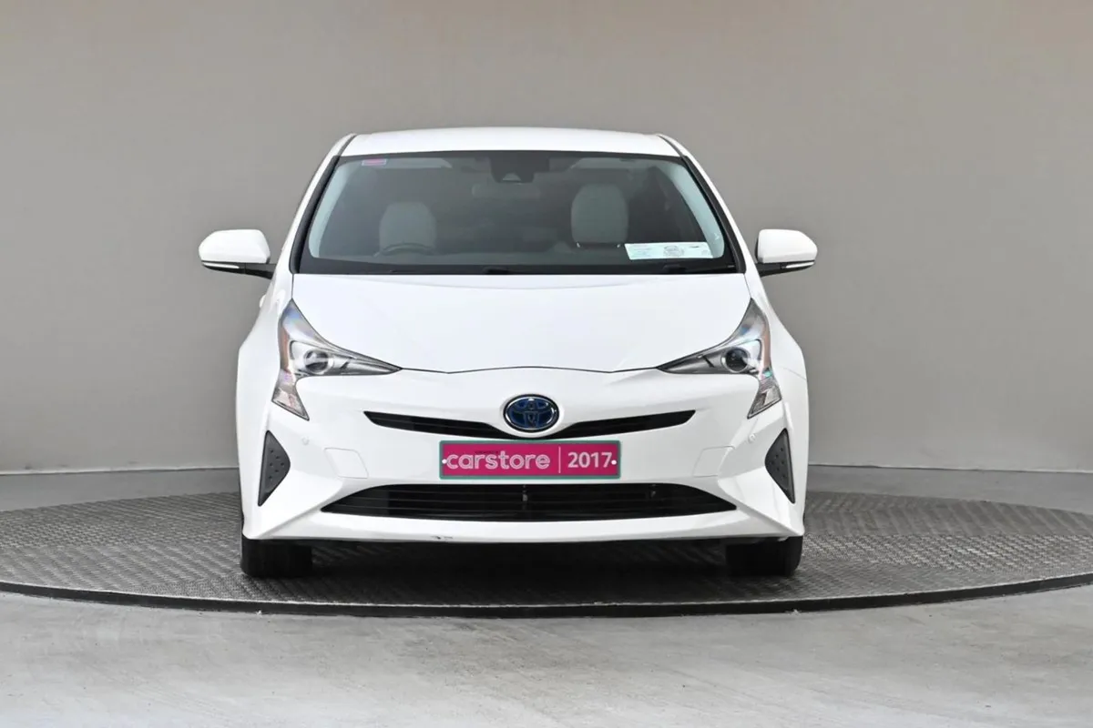 Toyota Prius 1.8 Hybrid  2tone Interior reverse C - Image 2