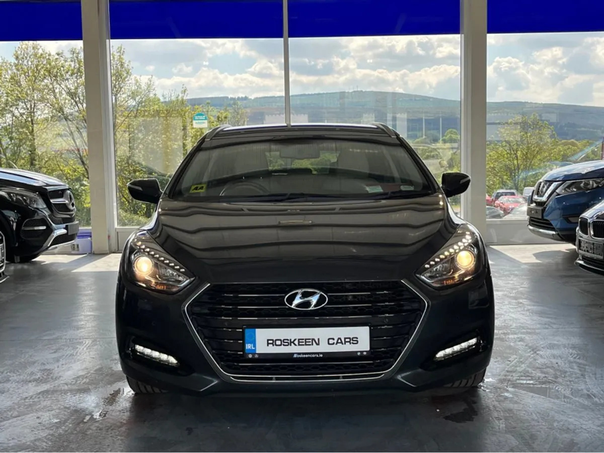 Hyundai i40 Tourer Executive Plus A 5DR Auto - Image 2