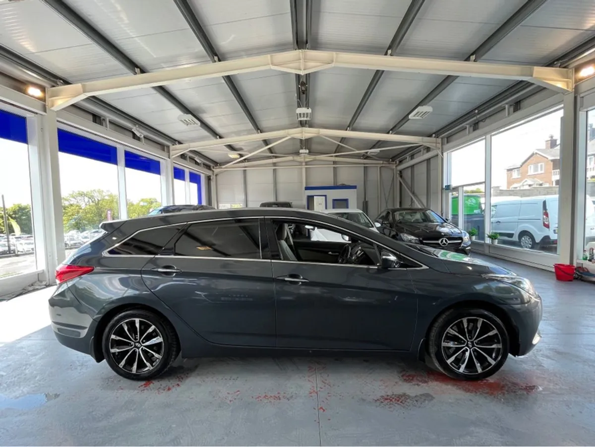 Hyundai i40 Tourer Executive Plus A 5DR Auto - Image 4